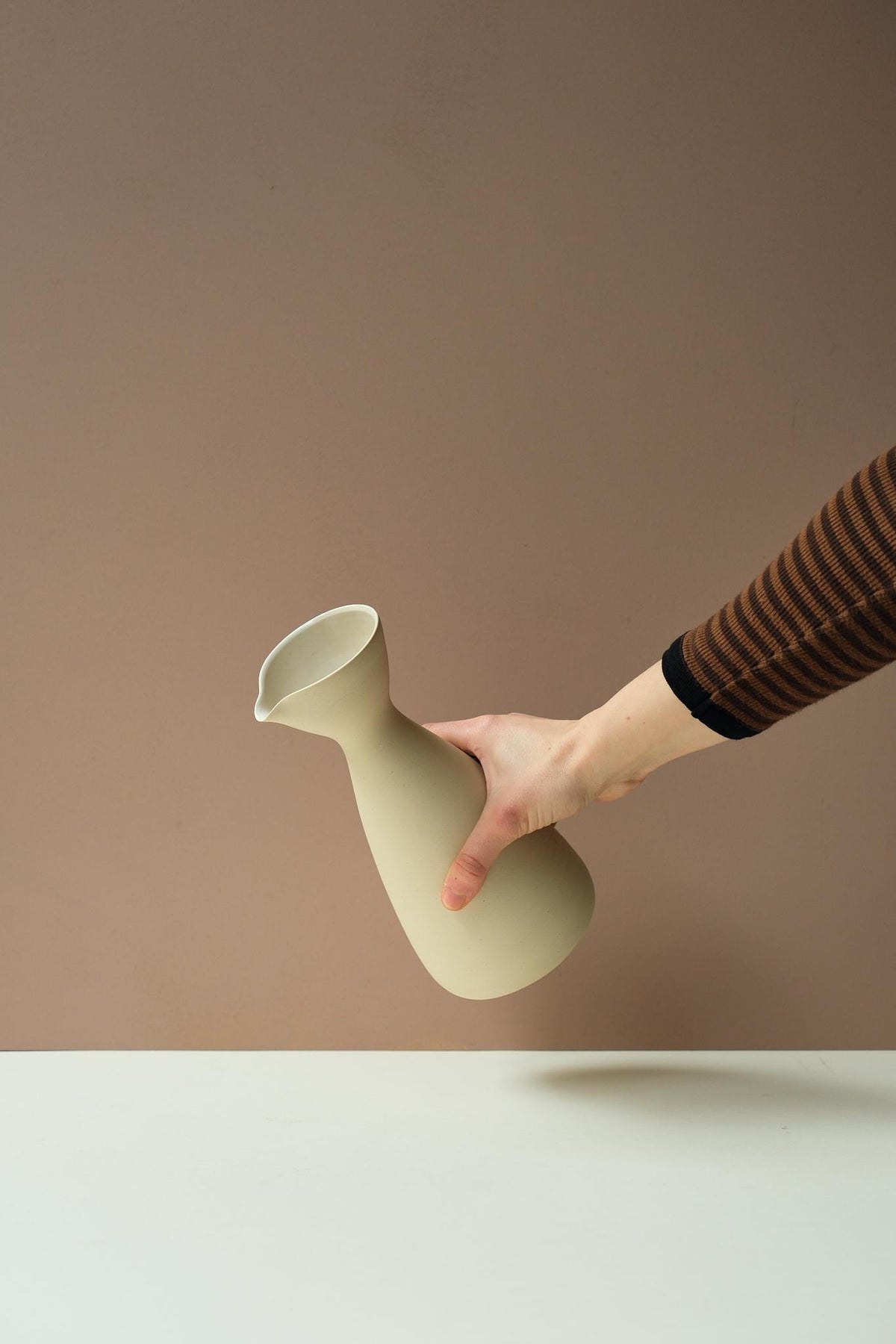 Toile Carafe by Y.Pottery