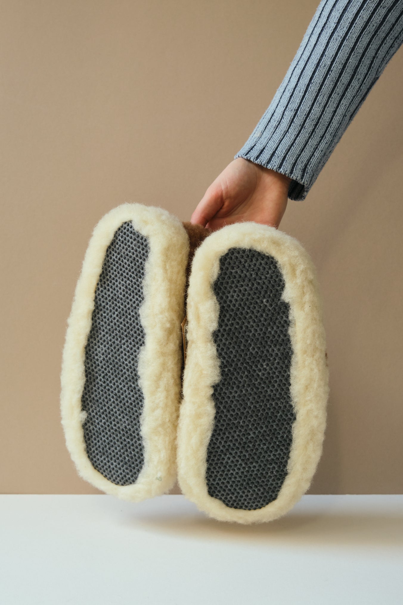 Slippers lambswool on sale